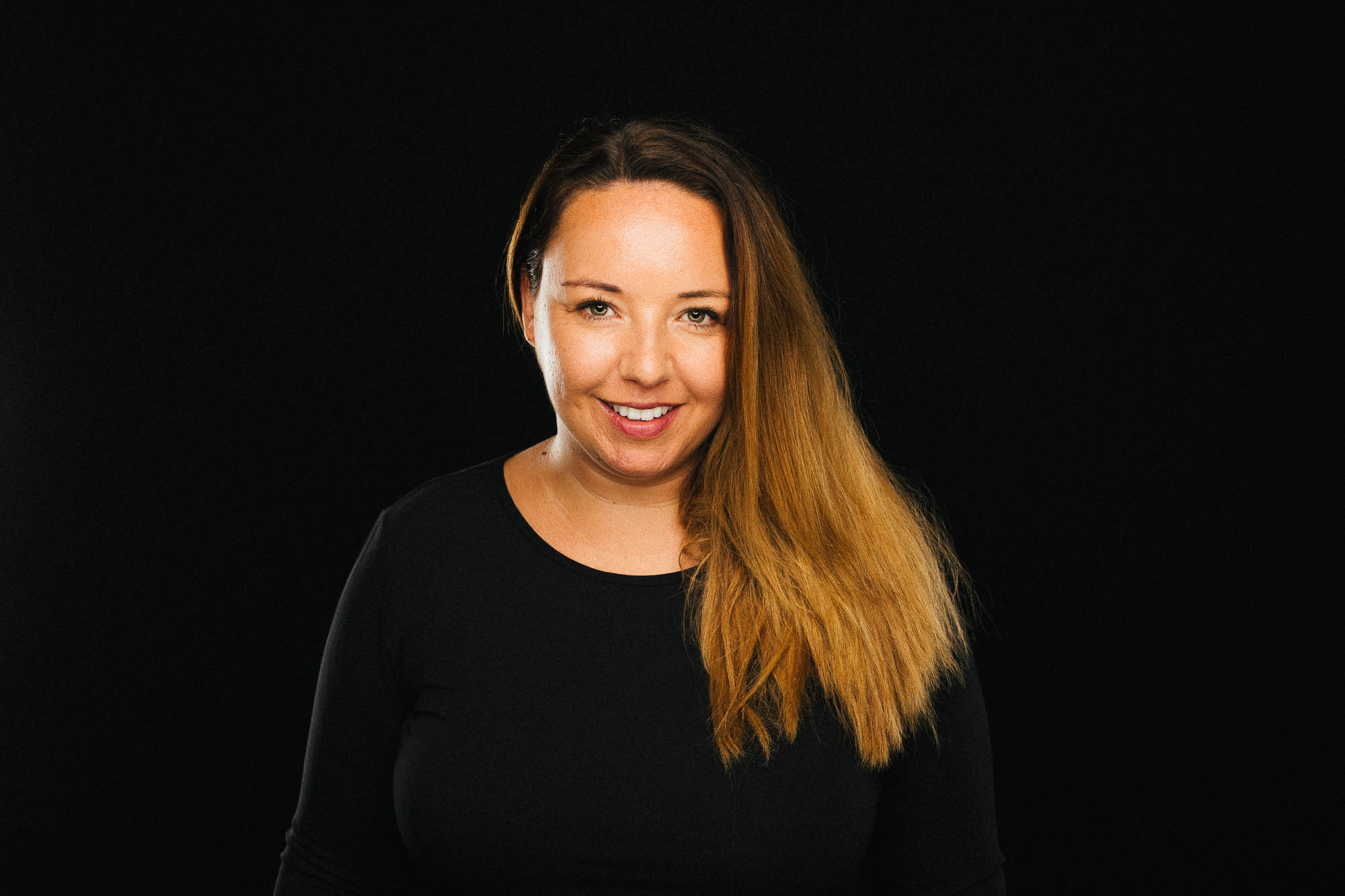 Export x3 5D4 9008 Headshots Manuela